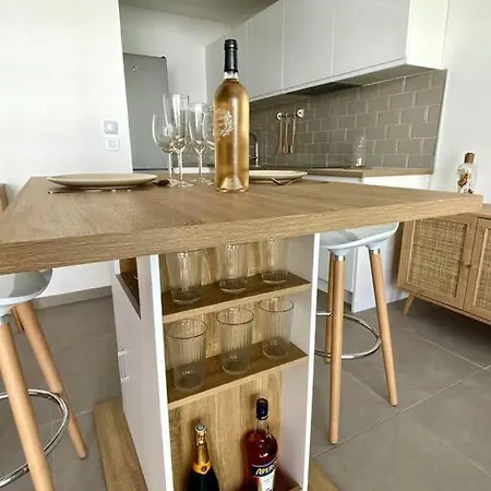Best Location In Town, New Appt Fully Renovated Διαμέρισμα Νίκαια