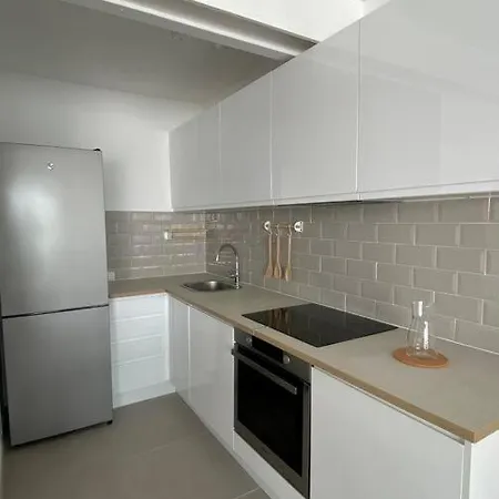 Διαμέρισμα Best Location In Town, New Appt Fully Renovated Νίκαια