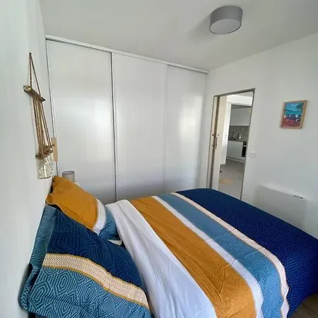 Best Location In Town, New Appt Fully Renovated * Νίκαια