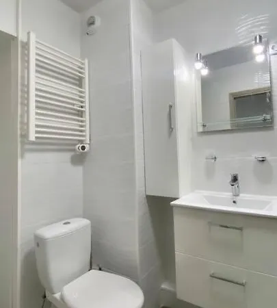 Best Location In Town, New Appt Fully Renovated Νίκαια